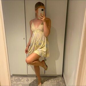 Silky lace floral mini dress 🌸